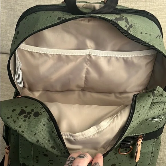 Petunia Pickle Bottom Provision’s 2 in 1 backpack, Inter-Mix cubes & change pad - Picture 3 of 11